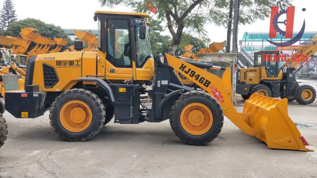 So sánh máy xúc lật mini và máy xúc lật lớn