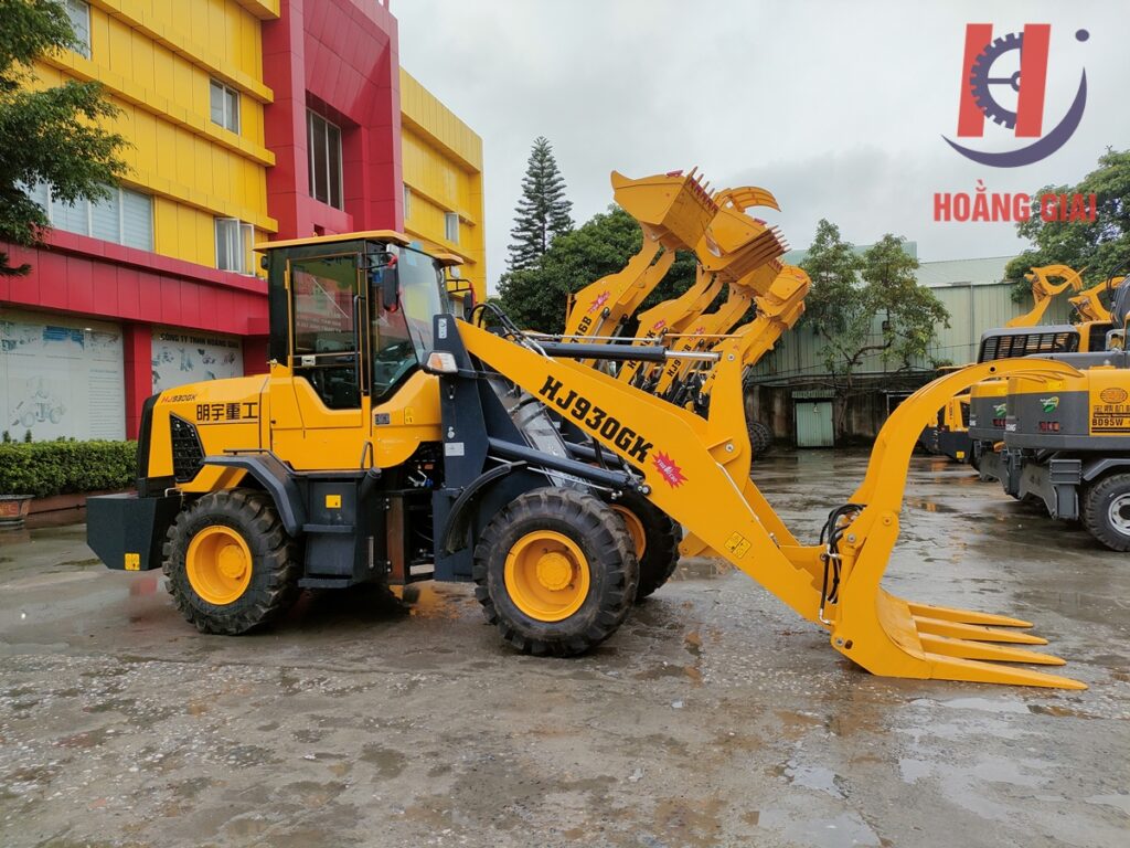Máy xúc lật kẹp gỗ tại Hoằng Giai