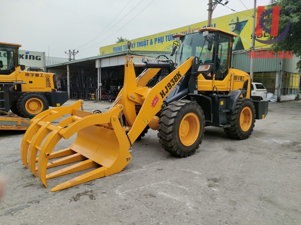 Máy xúc lật kẹp gỗ tại Hoằng Giai
