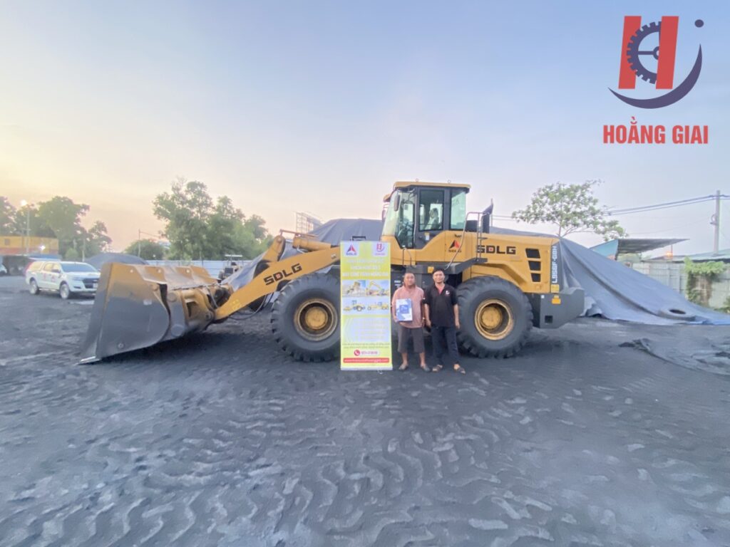 Công ty Hoằng Giai - Địa chỉ mua máy xúc lật uy tín nhất
