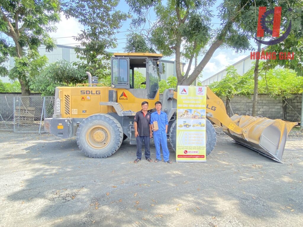 Mua máy xúc lật chất lượng tại Hoằng Giai