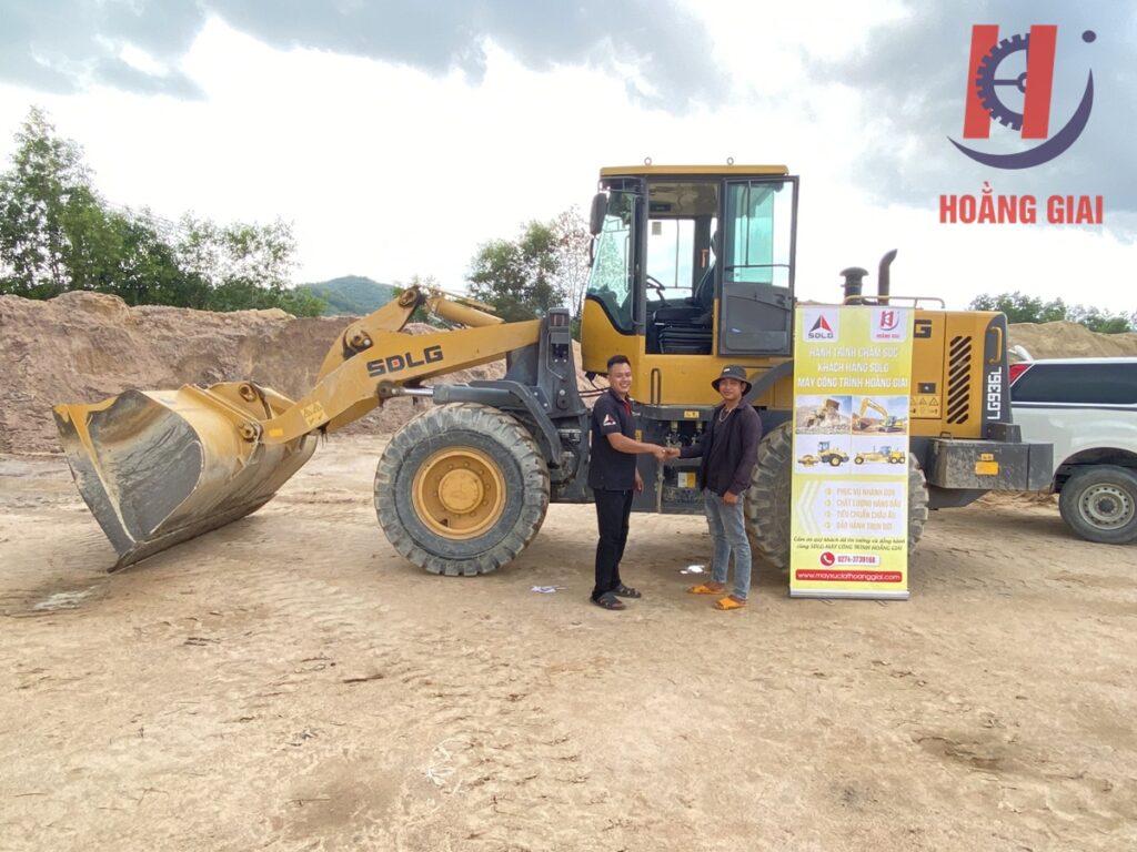 Hoằng Giai - Bán máy xúc lật chính hãng