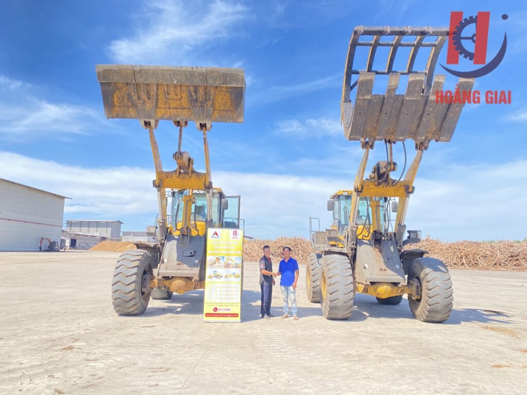 Chọn mua máy xúc lật tại Hoằng Giai