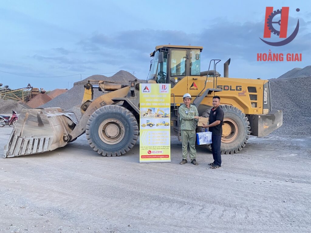 Mua máy xúc lật nhập khẩu chính hãng tại Hoằng Giai