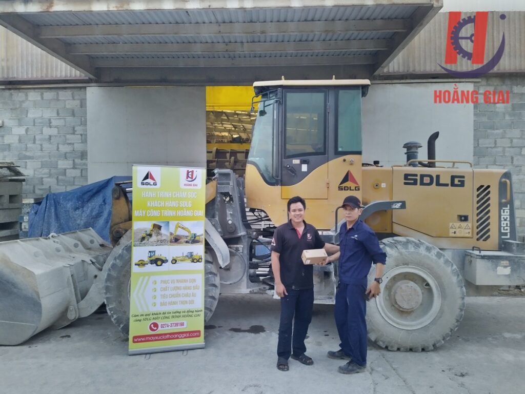 Chọn mua máy xúc lật tại Hoằng Giai