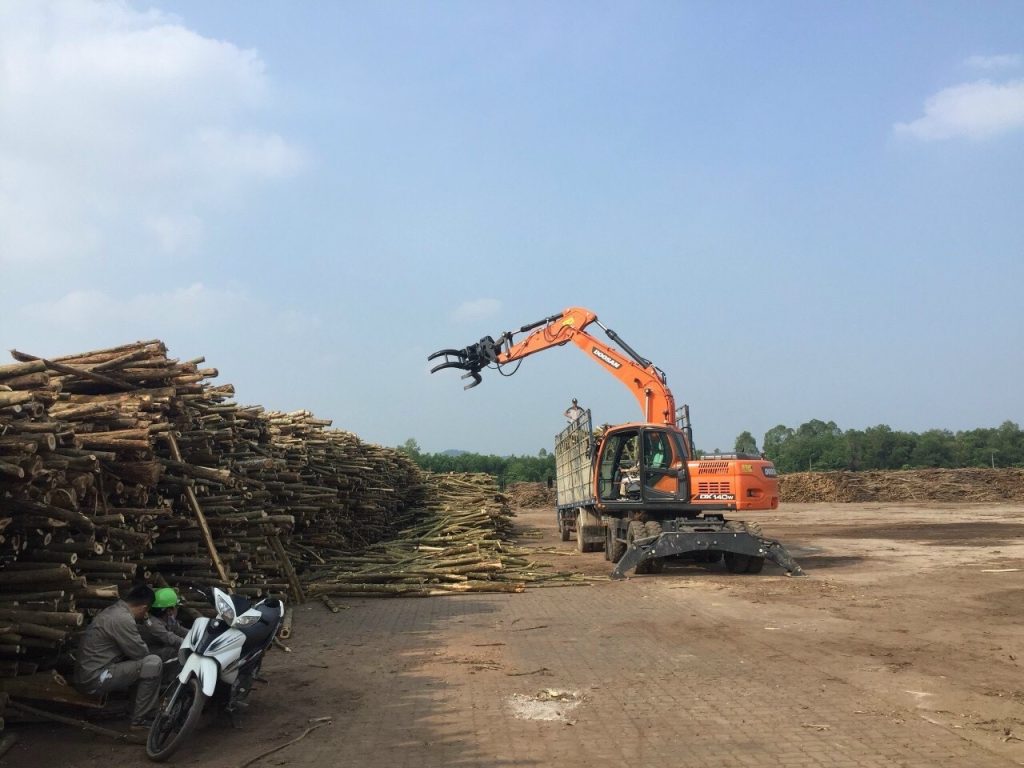 Máy kẹp gỗ - Máy xúc kẹp gỗ