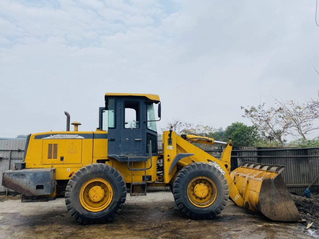 Ảnh minh họa - Có nên mua máy xúc lật cũ