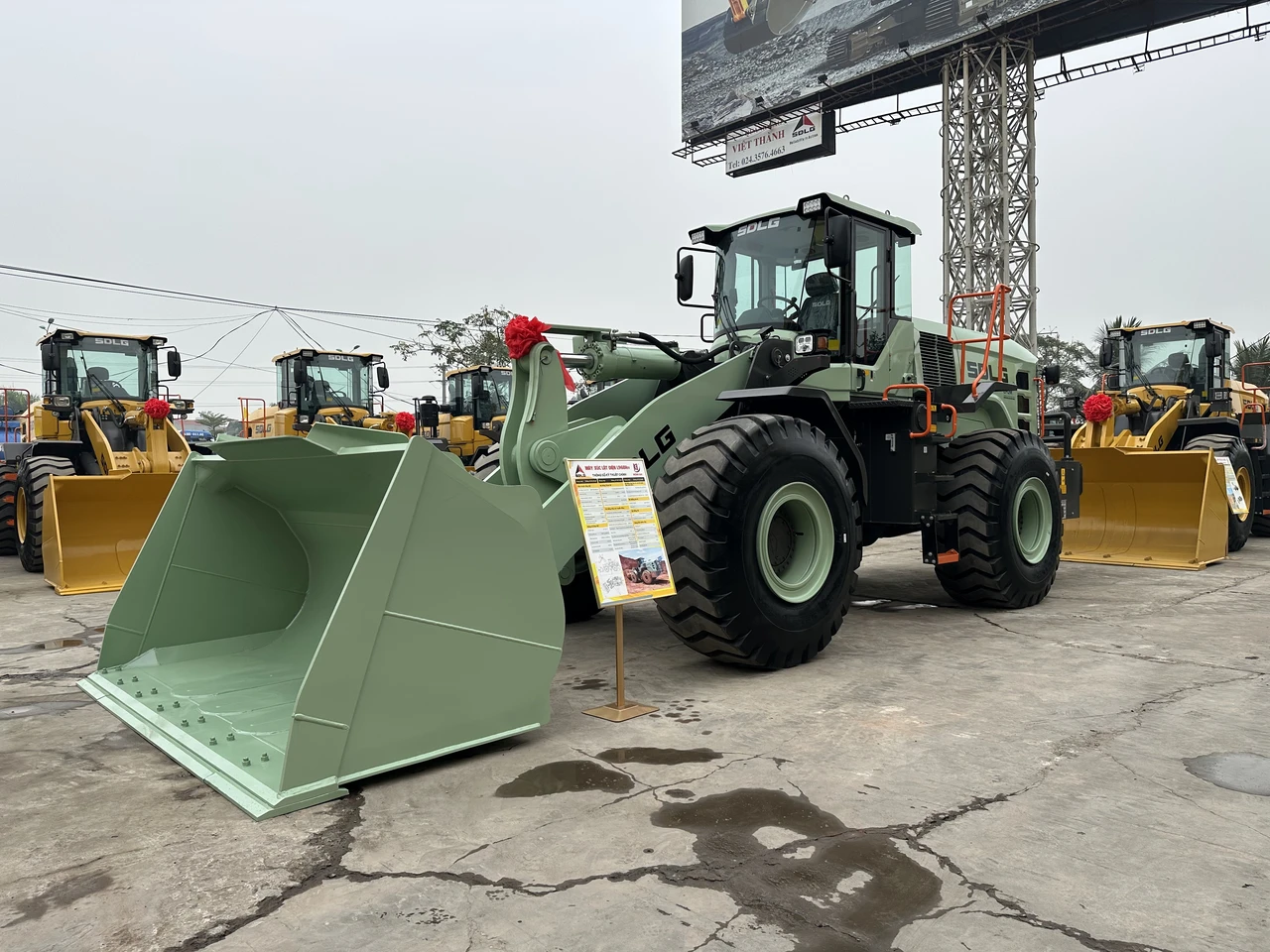 Máy xúc SDLG Hoằng Giai tại công trình