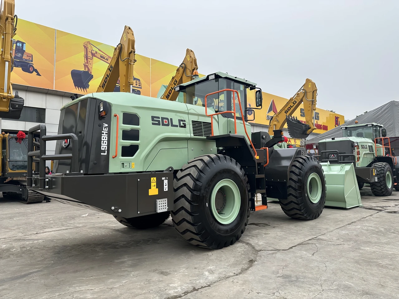 Kho bãi máy xúc lật SDLG Hoằng Giai