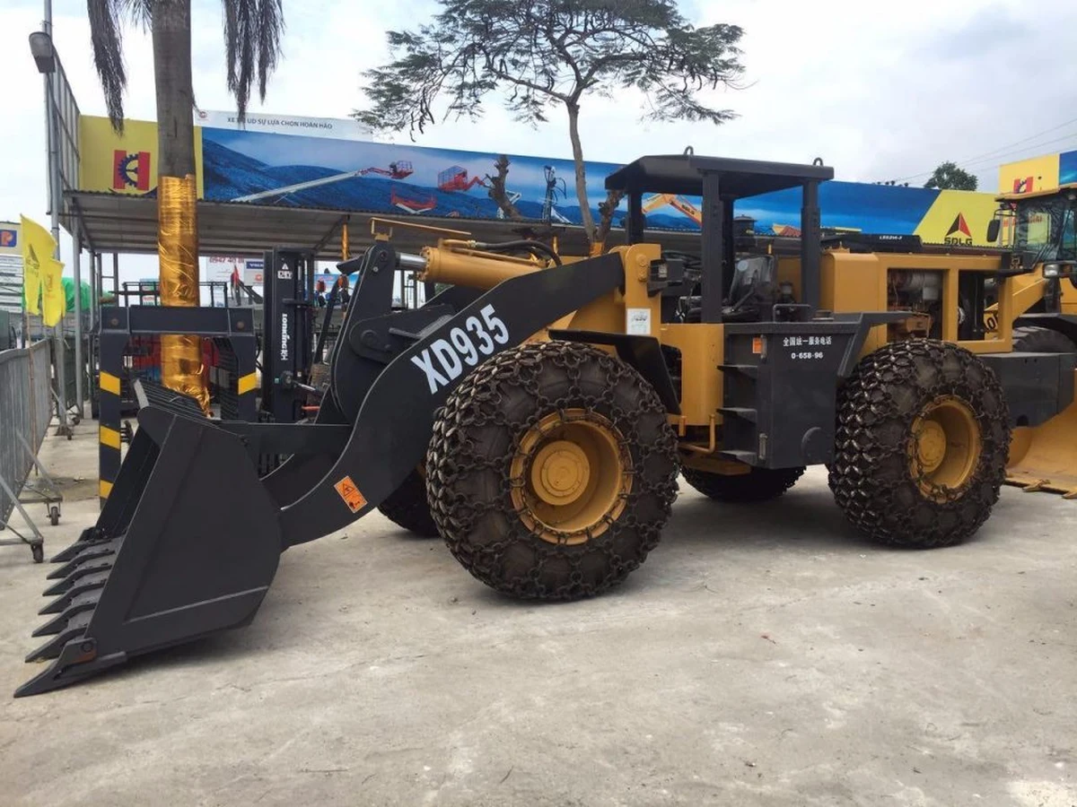 Máy xúc lật chui hầm XD935