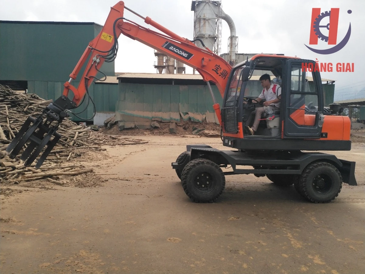Máy xúc đào kẹp gỗ BD85W-9